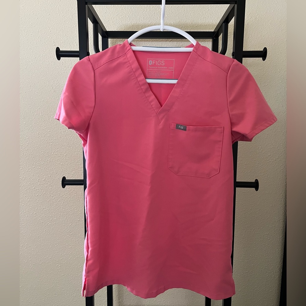 Figs Catarina One Pocket Scrub Top (Neon Pink)